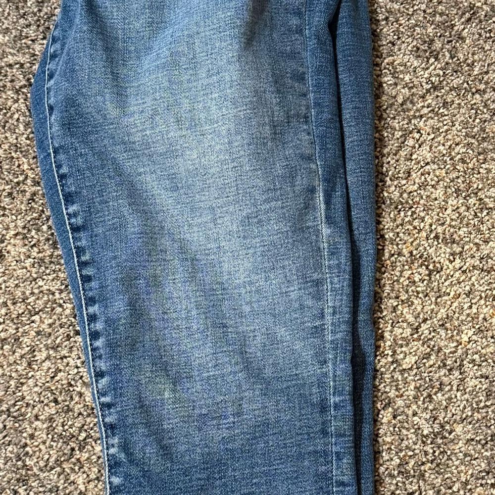 Buckle Women’s Skinny Jeans in Medium Blue Wash